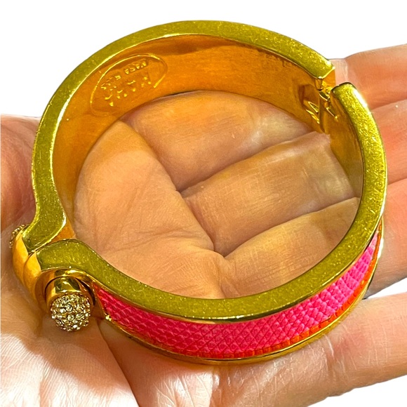 Kara Ross pink leather rhinstone gold finsh magnetic bangle - Picture 4 of 11
